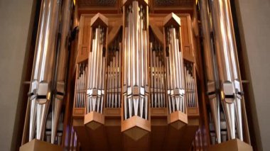 Hadlgrimskirkya 'nın içindeki organ İzlanda' nın başkenti Reykjavik 'teki bir Lüteryen kilisesidir..