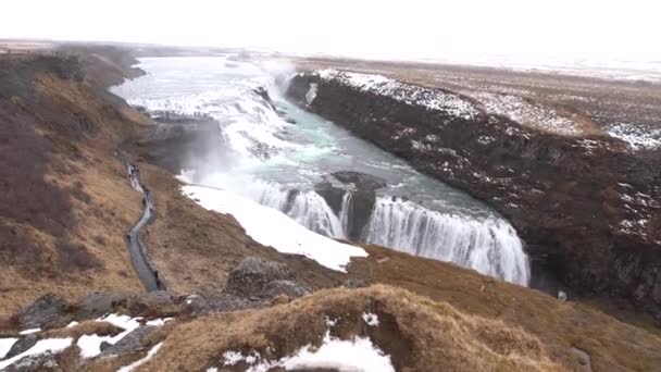 De Grote Waterval Gullfoss in het zuiden van IJsland, aan de gouden ring. — Stockvideo