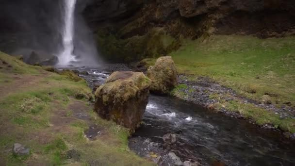 Kvernufoss waterfall in southern Iceland, on a golden ring. — Stock Video