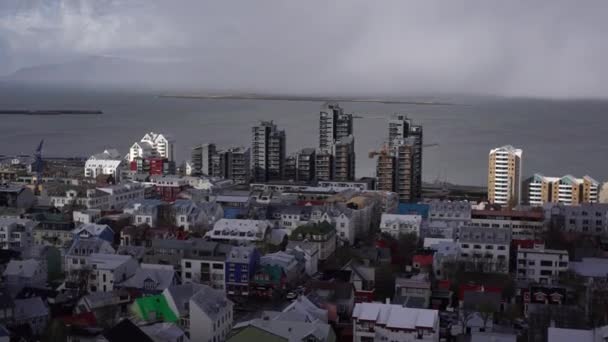 Luchtfoto stadsgezicht van Reykjavik, de hoofdstad van IJsland. — Stockvideo