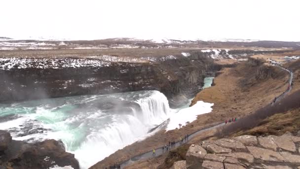 La grande cascade Gullfoss dans le sud de l'Islande, sur l'anneau d'or . — Video