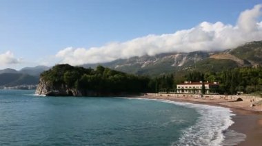 Budva, Karadağ - 21 Haziran 2019: Adriyatik 'teki lüks otel. Villa Milocer ve Queen Beach. Karadağ 'daki Aman Svety Stefan otelinin bir bölümü.