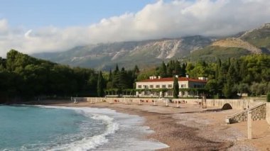 Budva, Karadağ - 21 Haziran 2019: Adriyatik 'teki lüks otel. Villa Milocer ve Queen Beach. Karadağ 'daki Aman Svety Stefan otelinin bir bölümü.