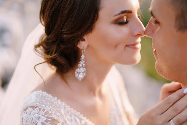 Fine-art destination wedding photo in Montenegro, Mount Lovchen. — Stock Photo, Image