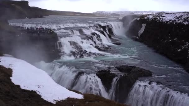 Velký vodopád Gullfoss na jižním Islandu, na zlatém prstenu. — Stock video