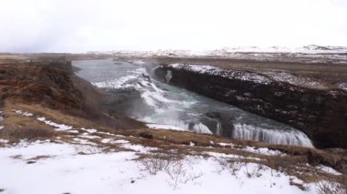Büyük Şelale Gulfoss Güney İzlanda 'da, altın yüzükle.