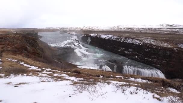 Velký vodopád Gullfoss na jižním Islandu, na zlatém prstenu. — Stock video