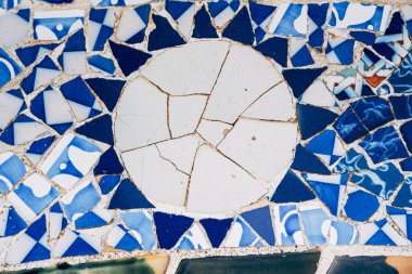 Yakın plan Mozaik Antonio Gaudi Park Guell, Barcelona 'da