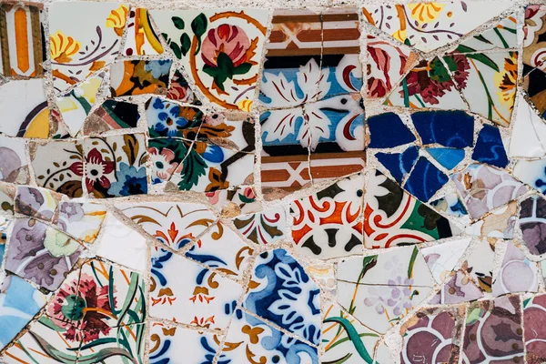 Close-up Mosaic Antonio Gaudi in the Park Guell, Barcelona — Stock Photo, Image