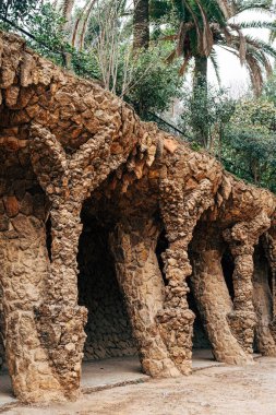 Park Guell, Barselona, İspanya 'da yürüyüş sokakları.