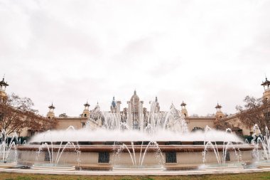 Montjuic 'in sihirli çeşmesi, Barcelona, İspanya' daki Montjuic tepesinde.