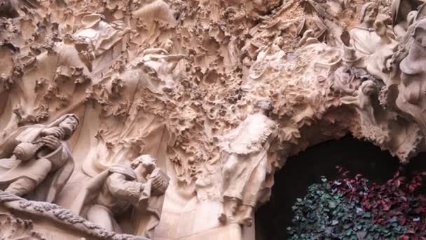 Barcelona 'daki Noel Sagrada Familia cephesi. — Stok video