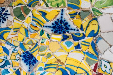Yakın plan Mozaik Antonio Gaudi Park Guell, Barcelona 'da