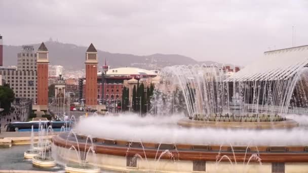 De magische fontein van Montjuic, op de heuvel van Montjuic in Barcelona, Spanje — Stockvideo