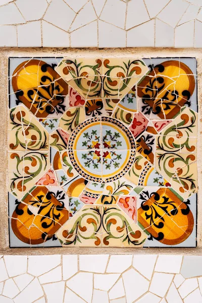 Close-up Mosaic Antonio Gaudi in the Park Guell, Barcelona — Stock Photo, Image