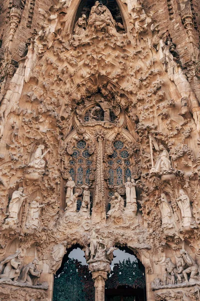 La façade de la Sagrada Familia de Noël à Barcelone. — Photo