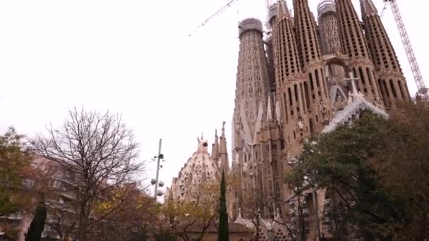 Facade of passions - Sagrada Familia in Barcelona. — стокове відео
