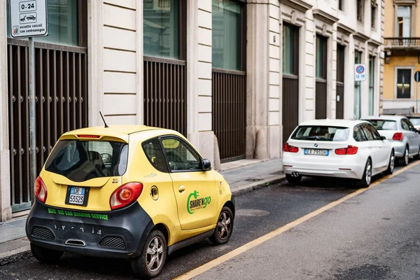 Milão, Itália - 29 de julho de 2020: O Zhidou D2 é um carro totalmente elétrico que é fabricado pelo fabricante chinês Zhidou Auto ou ZD Auto. Eles também foram usados pela empresa de compartilhamento de carros Sharengo. — Fotografia de Stock