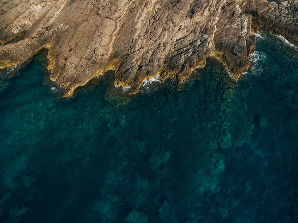 La costa rocosa del mar Adriático en Montenegro, vista aérea. — Foto de Stock