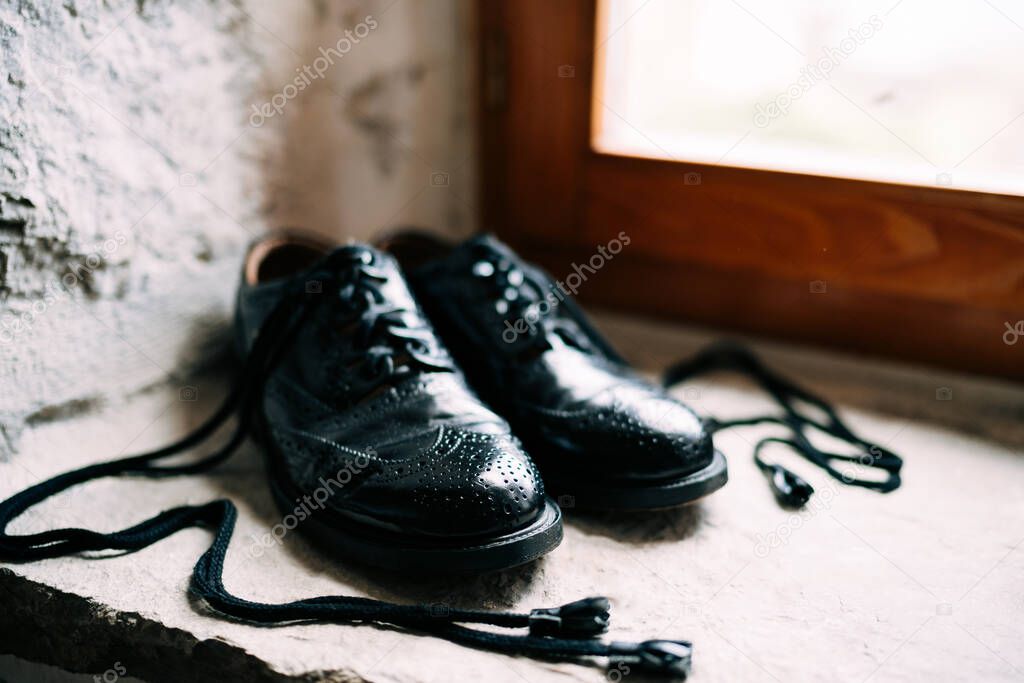 Black Scottish Groom Shoes with Rabbit Leather Long Laces - Ghillie Brogues.