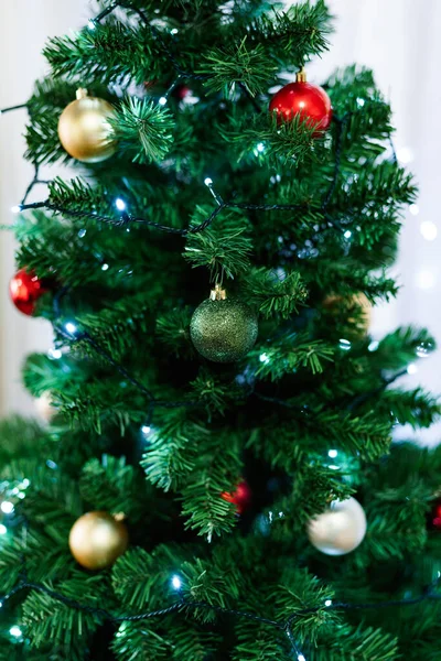 Jul bakgrund - grannlåt och gren av gran — Stockfoto