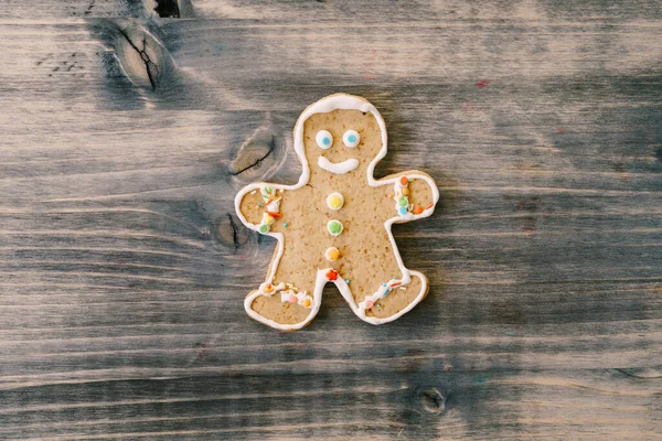 Christmas cookies gingerbread man on a wooden texture. — Stock Photo, Image
