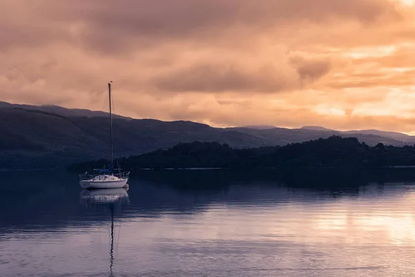 Orilla Oeste Lock Lomond Pintoresco Pueblo Luss Cerca Glasgow Escocia —  Fotos de Stock