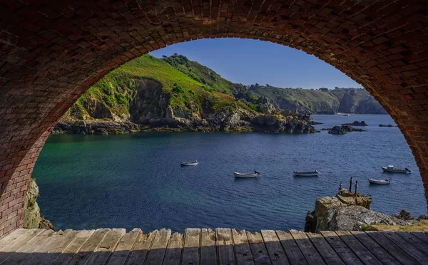 Saint Bay Harbour Eine Wunderschöne Bucht Strand Umgeben Von Zerklüfteten — Stockfoto