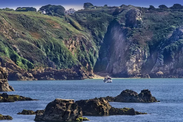 Blaues Wasser Und Schroffe Klippen Hafen Von Saint Bay Guernsey — Stockfoto