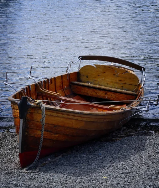 Velho Barco Remos Madeira Margem Lake District Inglaterra — Fotografia de Stock