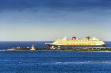 Nassau, Bahamalar - 3 Mart 2018: Disney Cruise Ship bağlantı noktası Nassau Bahamalar çıkış.