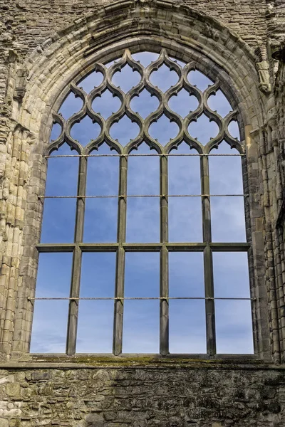 Fensterrahmen aus Stein — Stockfoto