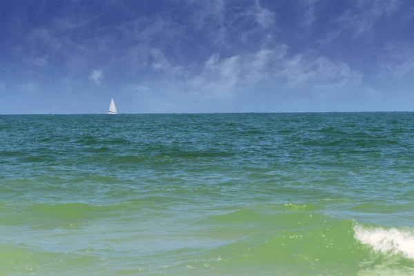 Żaglówka w Zatoce Meksykańskiej na Florydzie — Zdjęcie stockowe