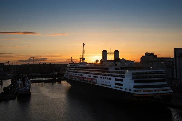 Dublin Irland Augusti 2018 Holland America Kryssningsfartyg Ankrade Hamnen Dublin — Stockfoto