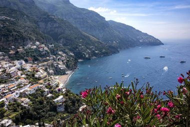 Amalfi Sahil Hattı, Akdeniz ve İtalya 'nın Positano köyü.