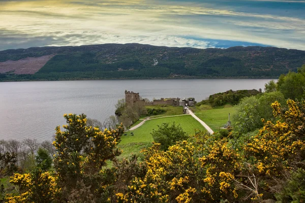 Βραδινός Ουρανός Πάνω Από Τον Ποταμό Loch Ness Στη Σκωτία — Φωτογραφία Αρχείου