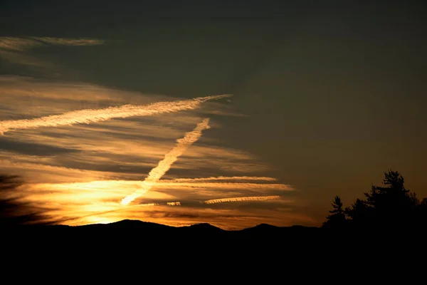 在北卡罗莱纳州蓝岭山脉上空落日 — 图库照片