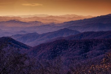 Kuzey Carolina 'nın Blue Ridge Dağları üzerinde altın parıltı