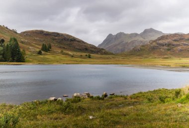 Langdale Pikes ve Blea Tarn Lake District, İngiltere'de