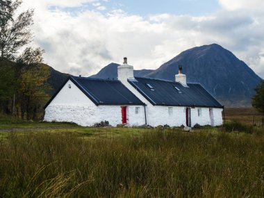 Glen Coe İskoçya Highlands içinde siyah kaya yazlık tırmanma kulübe