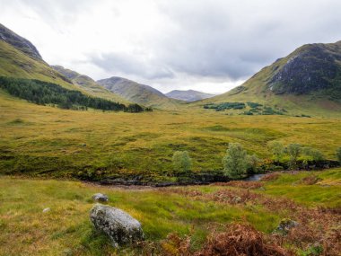 Glen Etive ve nehir Etive İskoçya Highlands geniş görüş