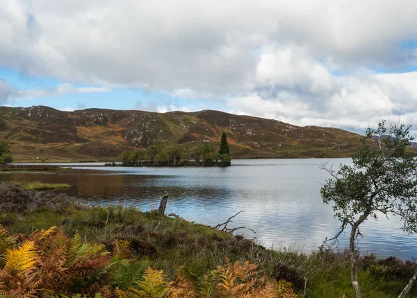 Loch Tarff nelle Highlands scozzesi vicino a Loch Ness — Foto Stock