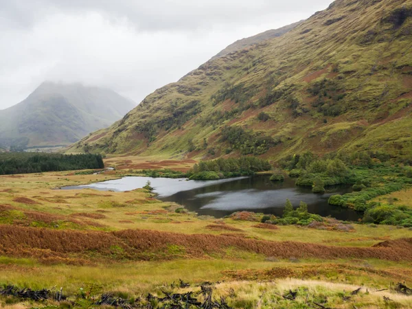 Szeroki kąt widzenia do Glen Etive i Etive rzeki w Highlands of Scotland — Zdjęcie stockowe