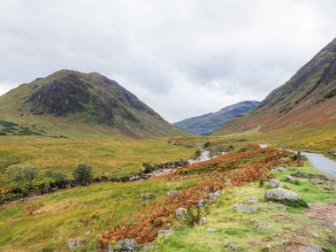 Glen Etive ve nehir Etive İskoçya Highlands geniş görüş
