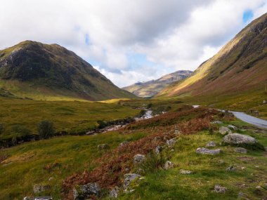 Glen Etive ve nehir Etive İskoçya Highlands geniş görüş