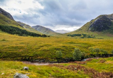 Glen Etive ve nehir Etive İskoçya Highlands geniş görüş