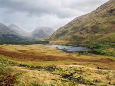 Glen Etive ve nehir Etive İskoçya Highlands geniş görüş