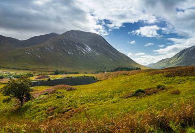 Glen Etive ve nehir Etive İskoçya Highlands geniş görüş