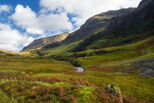 Vista sobre la montaña Aonach Dubh en Scottisch Highands — Foto de Stock