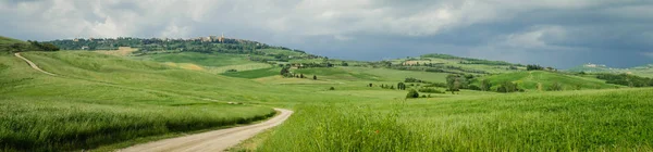 Panorama der toskanischen landschaft und stadt pienza — Stockfoto